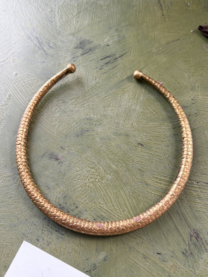 GOLD TONE CHOKER
