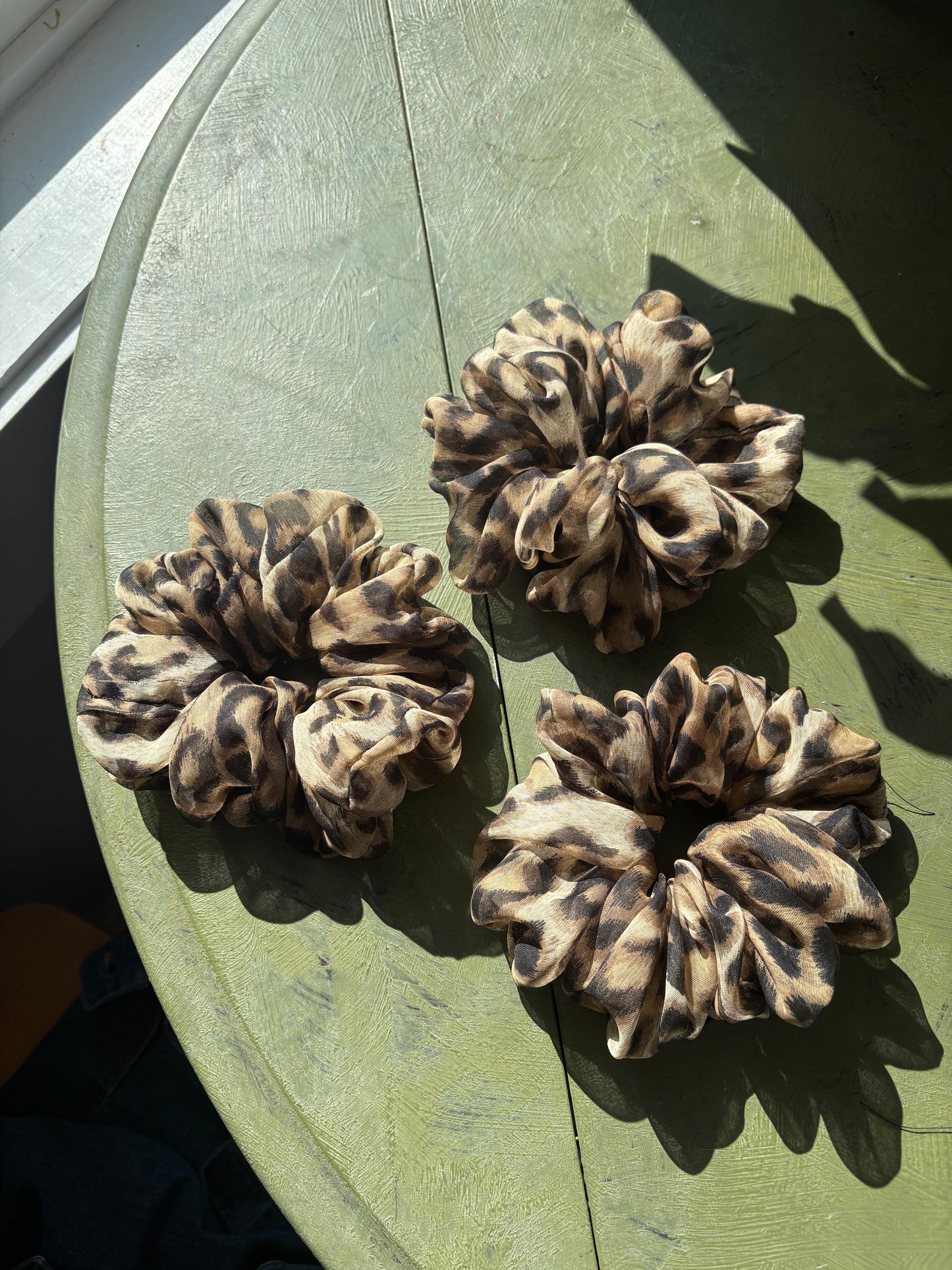 LEOPARD CHIFFON SCRUNCHIE