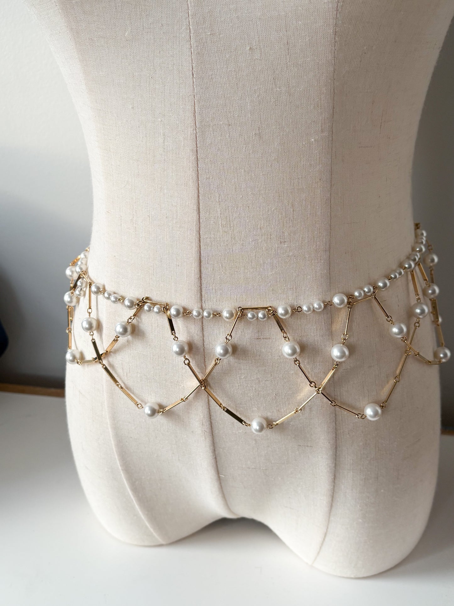 GOLD TONE & FAUX PEARL BELT - S/M