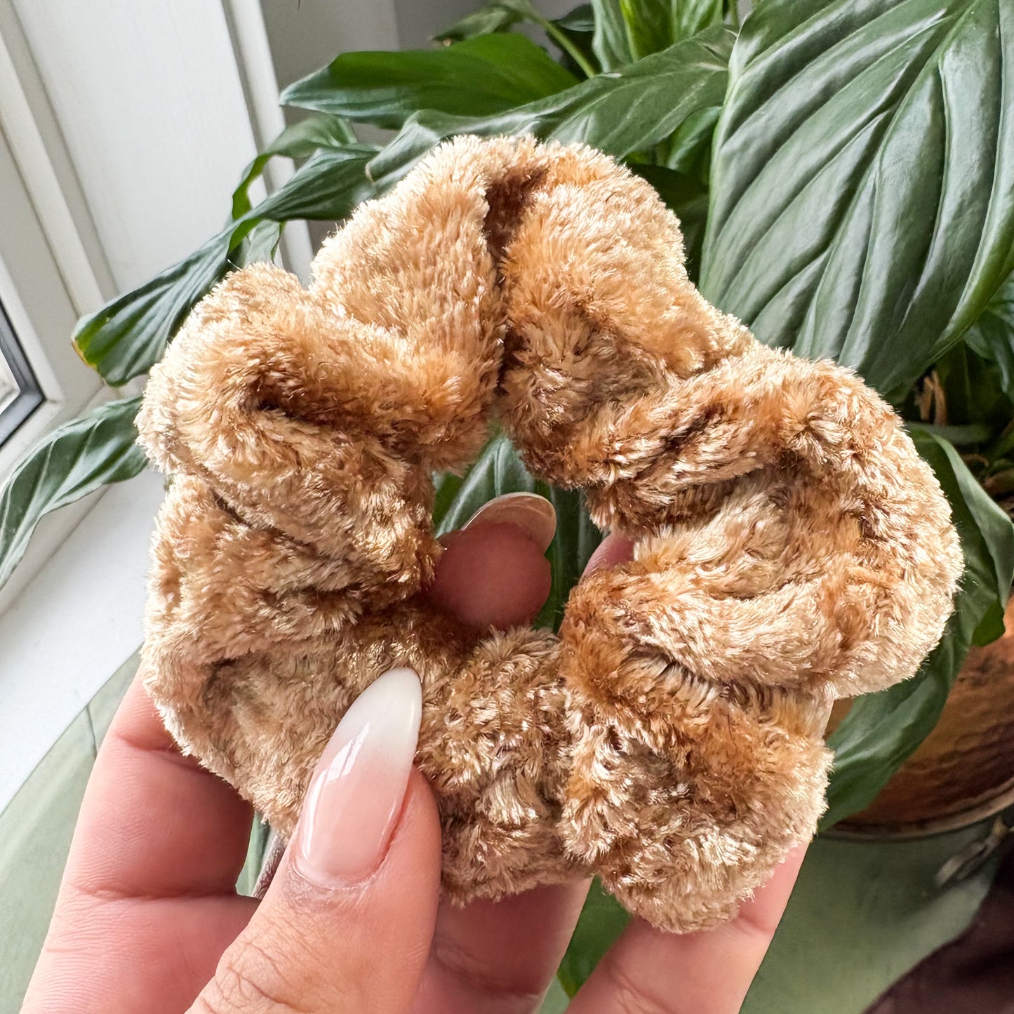 FLUFFY MINI SCRUNCHIE