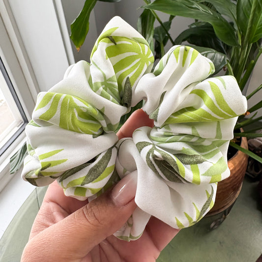 LEAF SCRUNCHIE