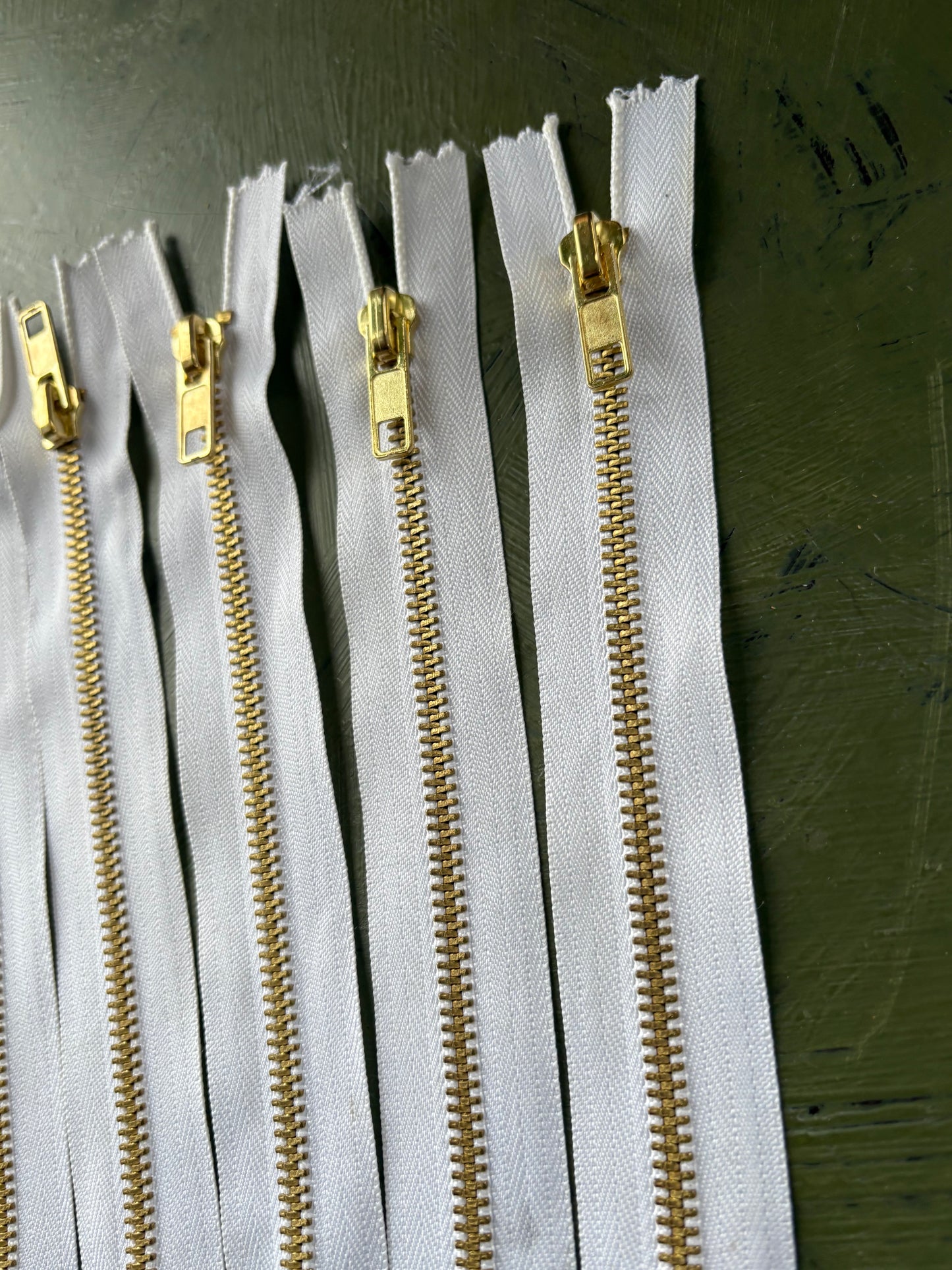 8" WHITE ZIPPERS