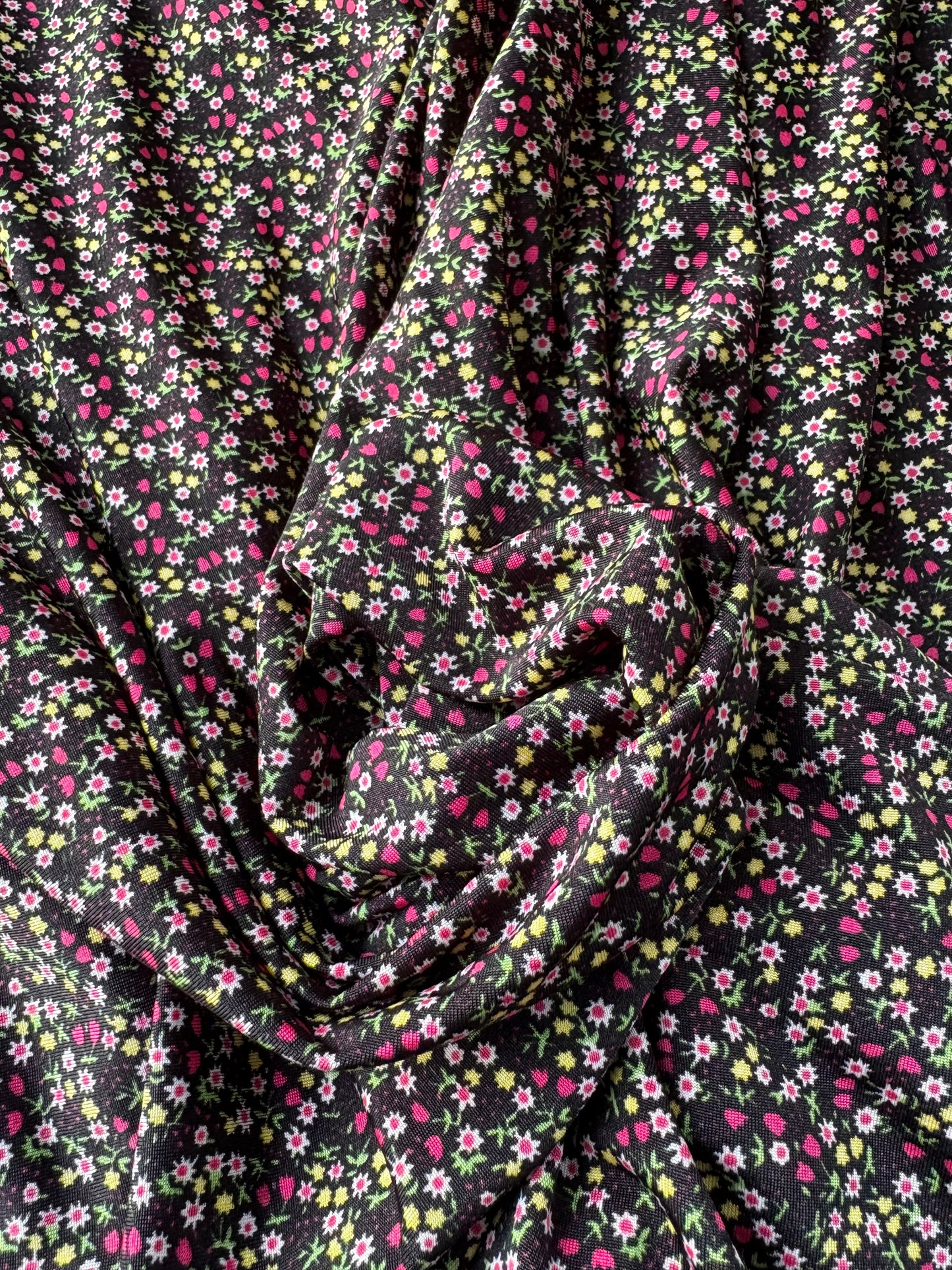 TINY FLORAL FABRIC 68" x 75"