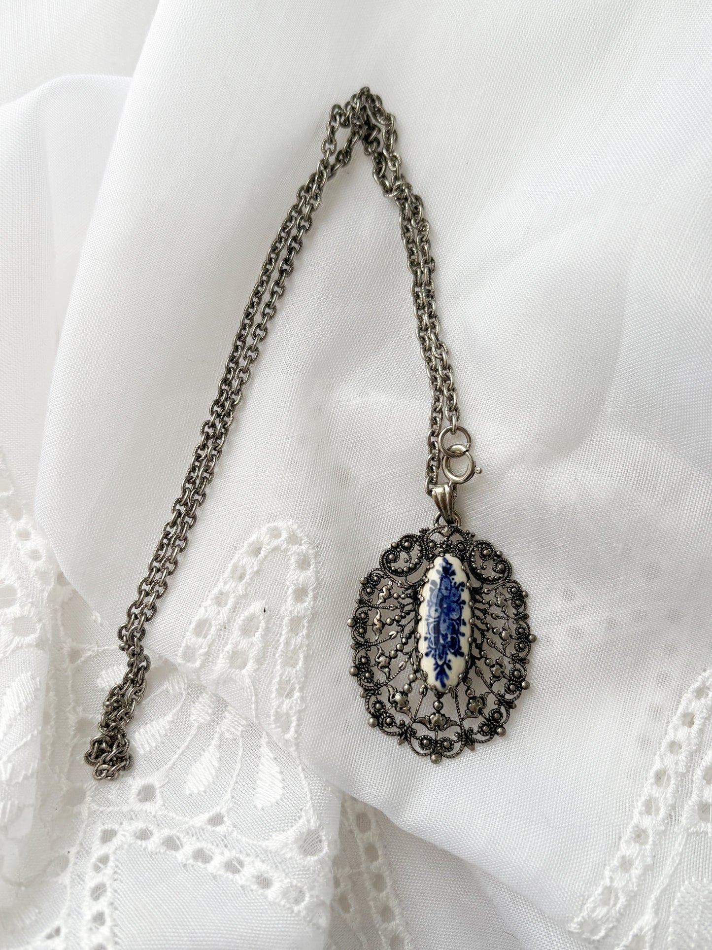 SILVERTONE & CERAMIC NECKLACE