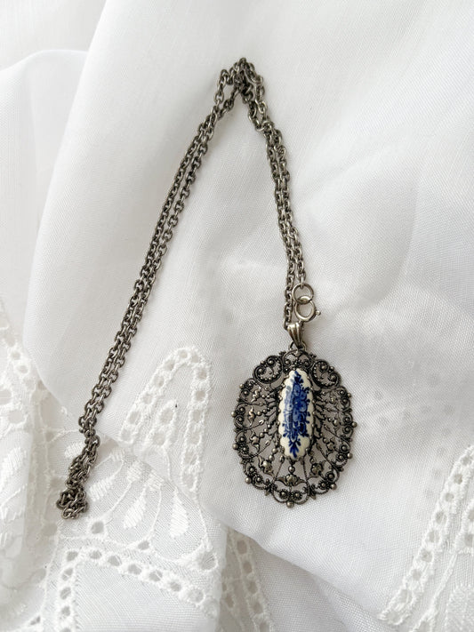 SILVERTONE & CERAMIC NECKLACE