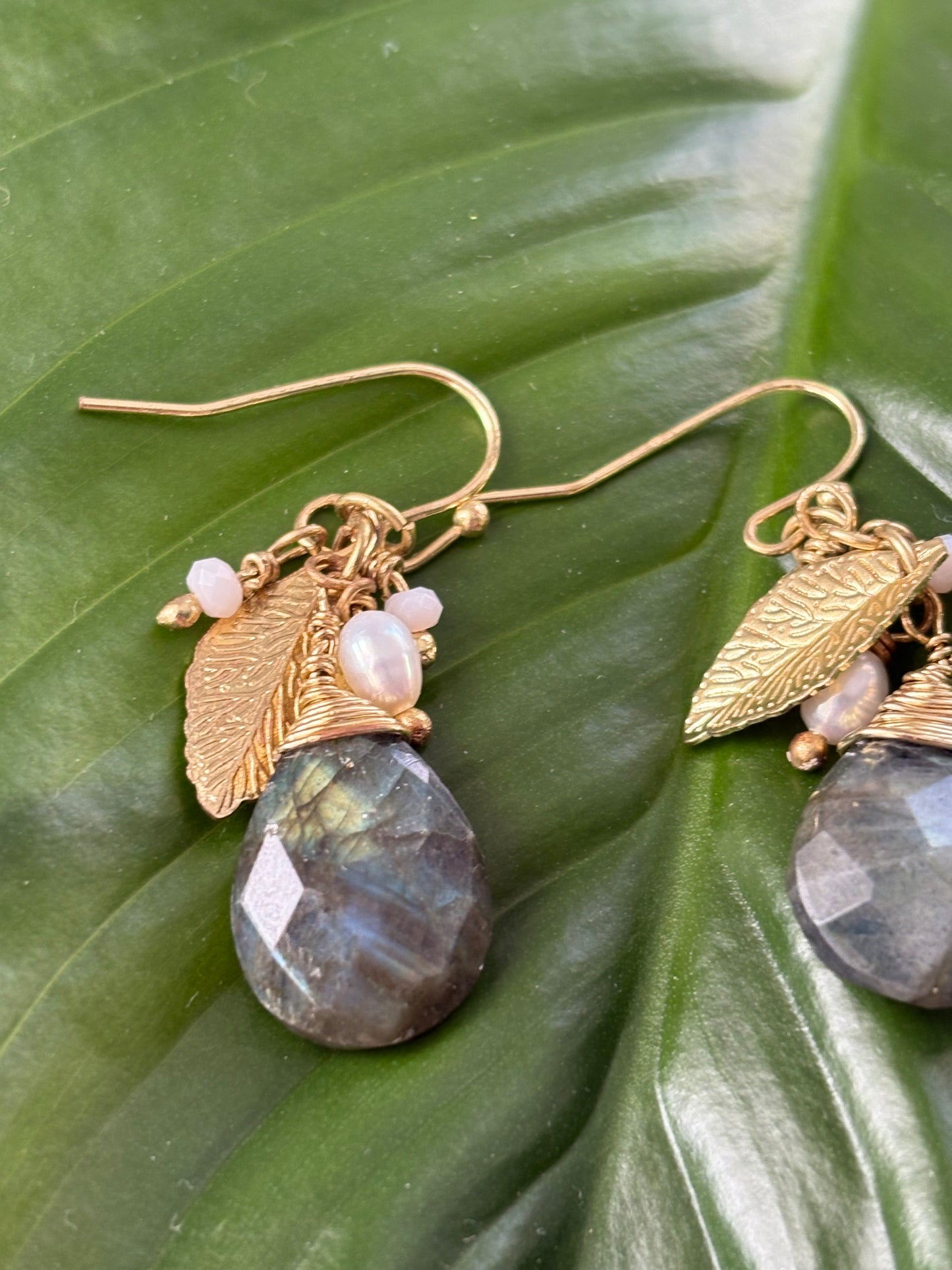 STONE DANGLE EARRINGS