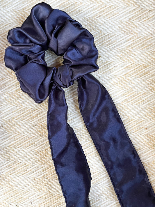 NAVY BOW SCRUNCHIE