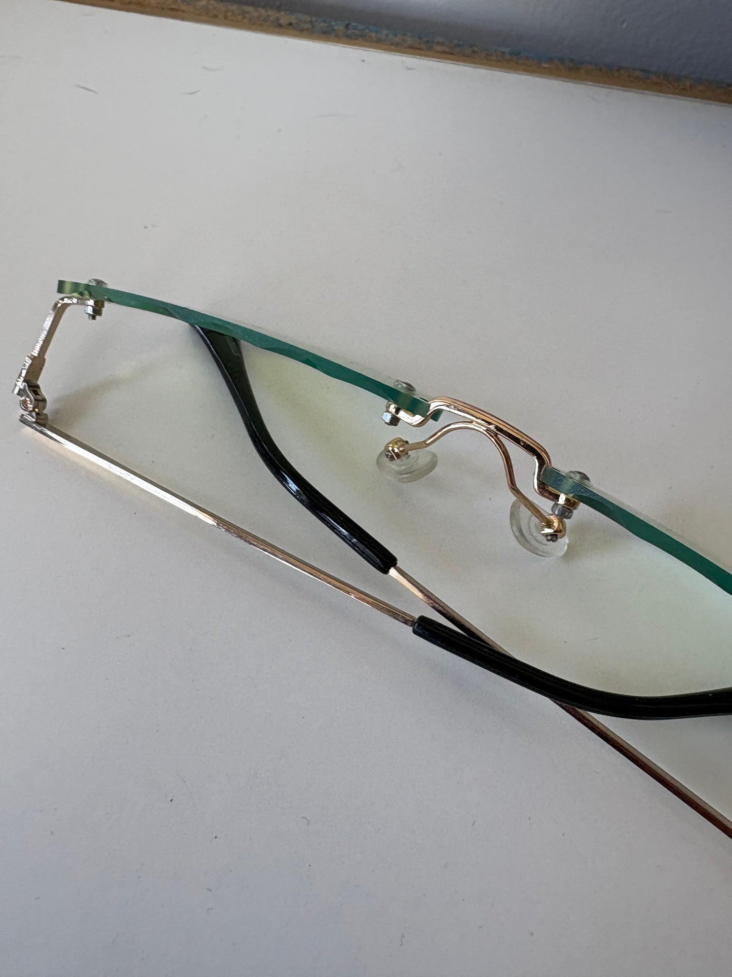 GREEN TINT SUNGLASSES