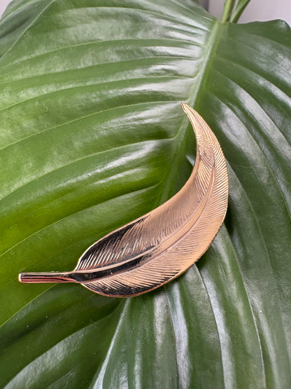 GOLD TONE LEAF BROOCH