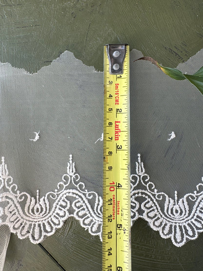 SCALLOP LACE TRIM