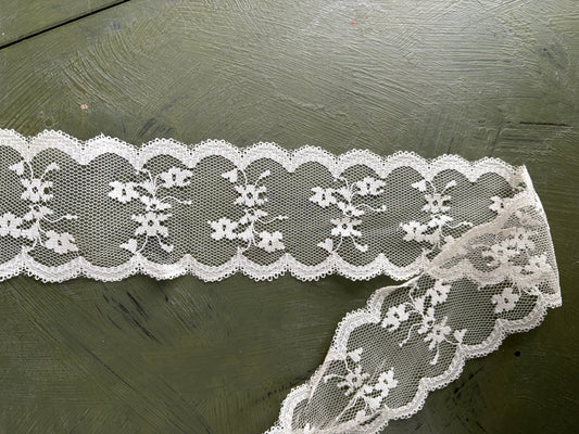 FLORAL SCALLOPED LACE - by the meter