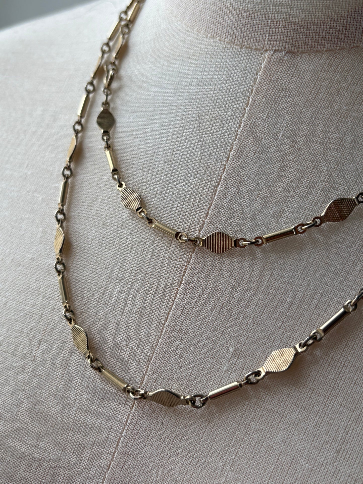 GOLD TONE NECKLACE