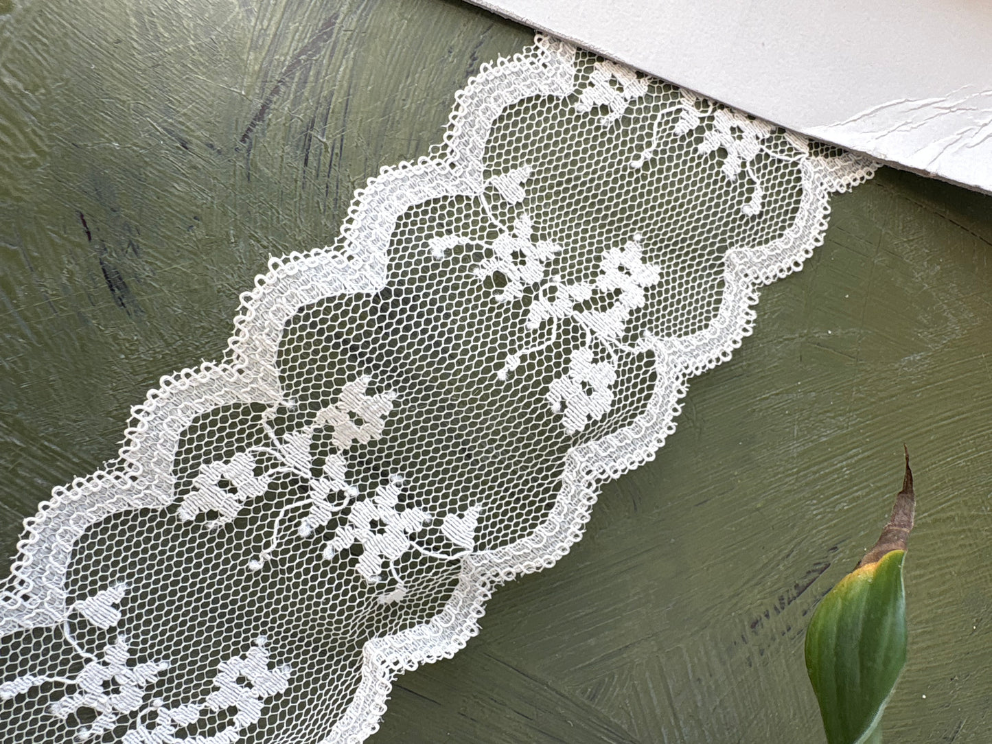 SCALLOP LACE TRIM - by the meter
