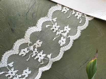 SCALLOP LACE TRIM - by the meter