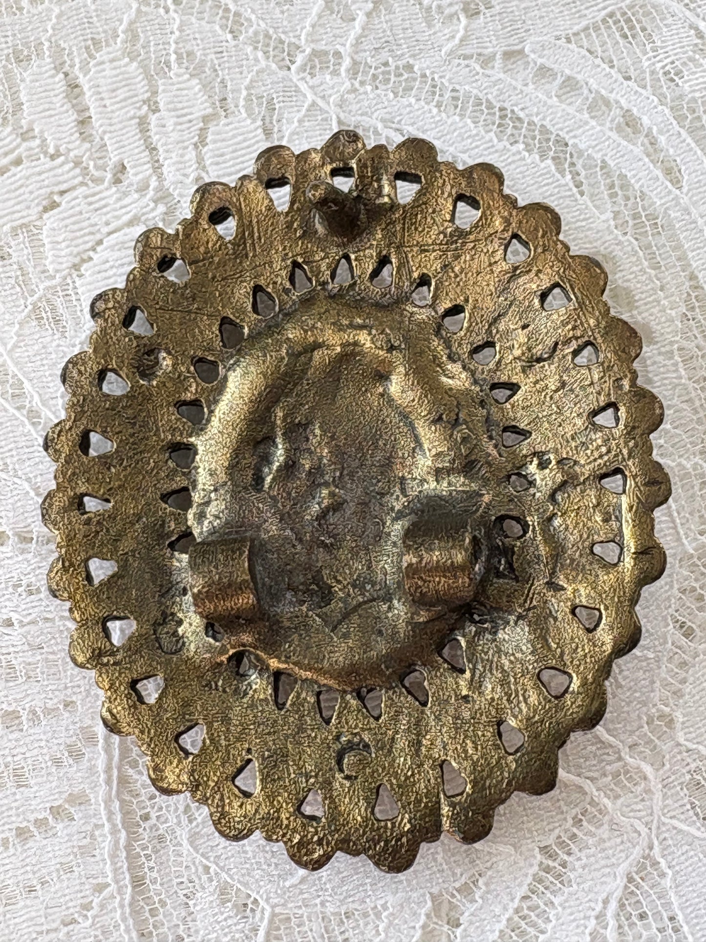 ORNATE BELT BUCKLE