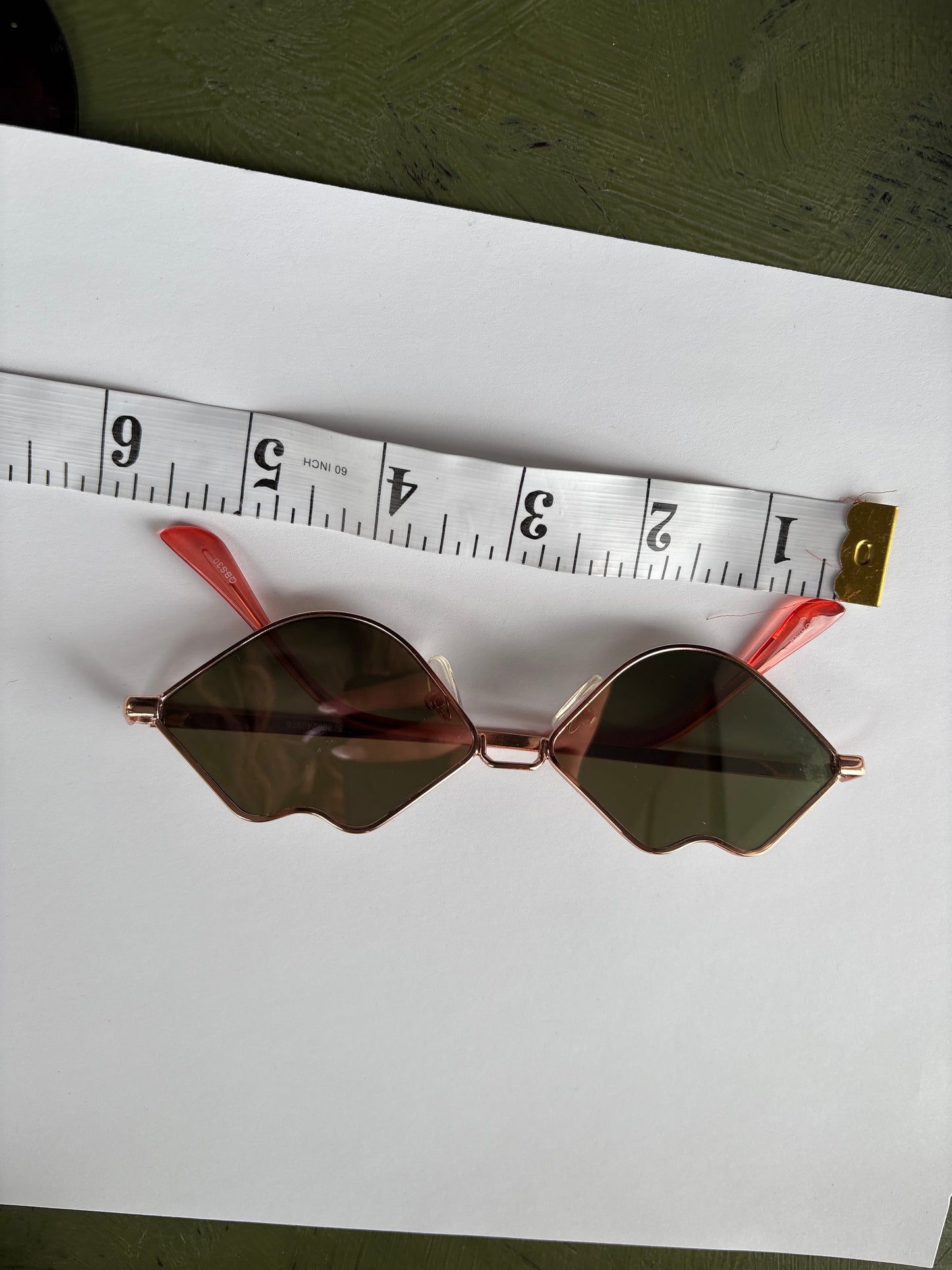 LIPPY SUNGLASSES