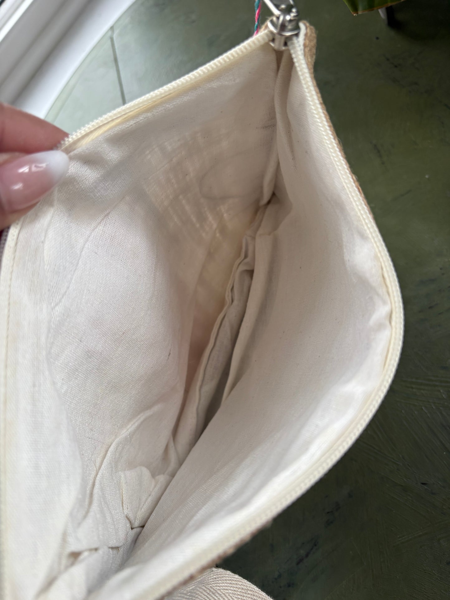 UPCYCLED PINEAPPLE POUCH