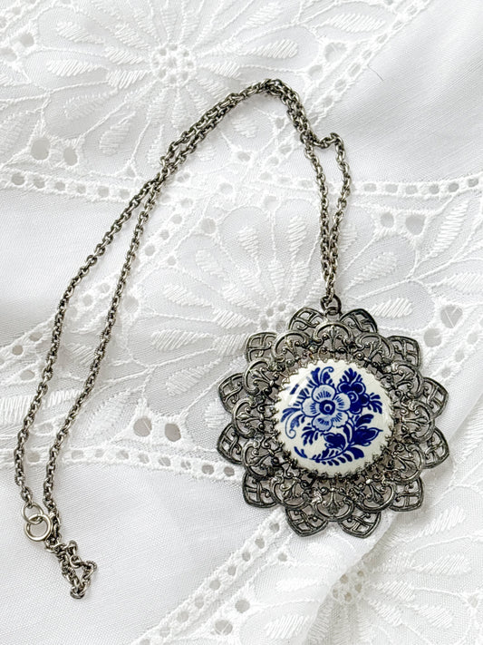 SILVERTONE & CERAMIC NECKLACE