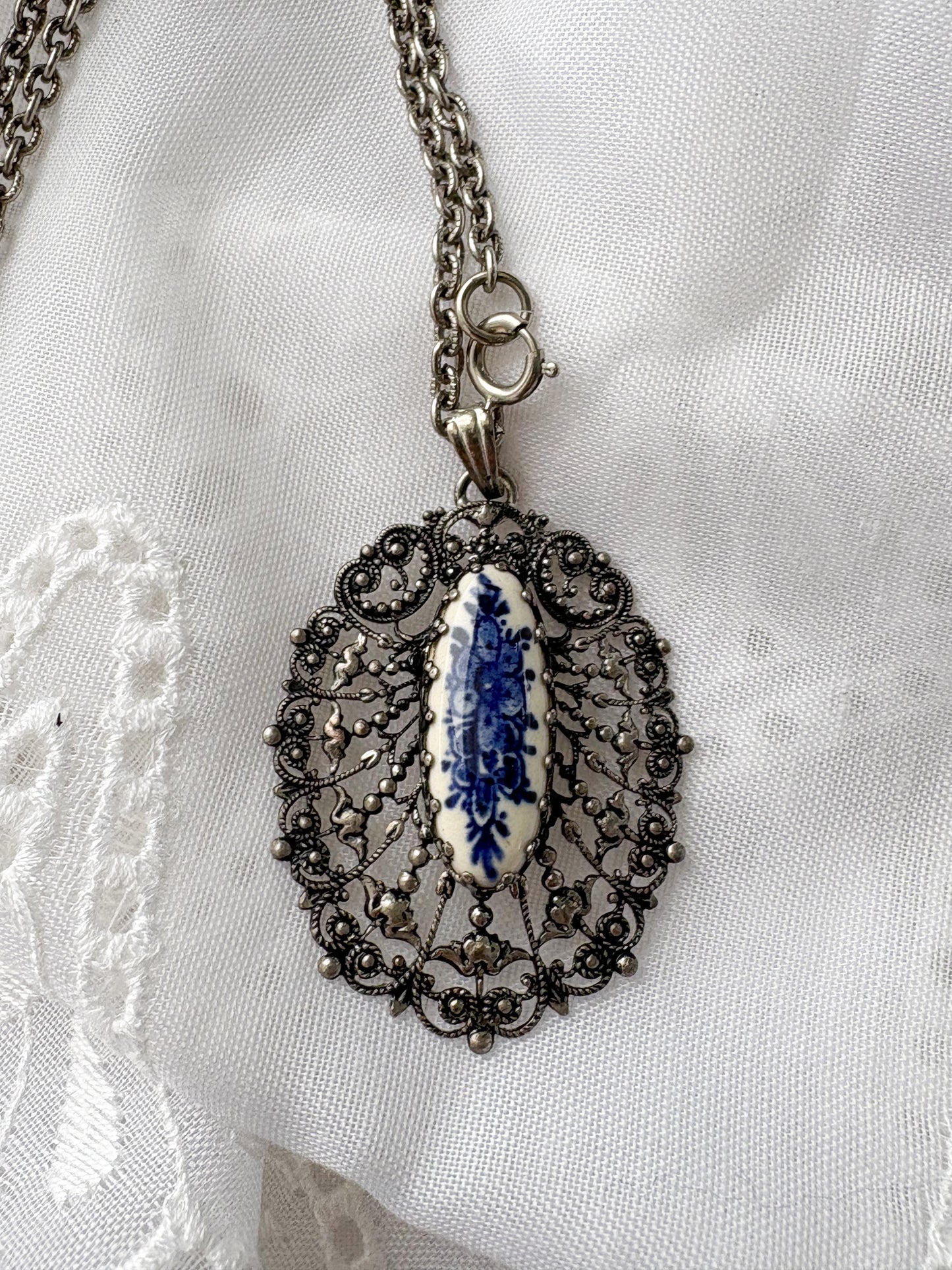 SILVERTONE & CERAMIC NECKLACE