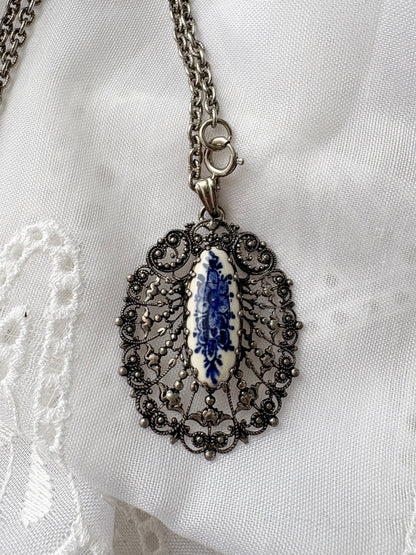 SILVERTONE & CERAMIC NECKLACE
