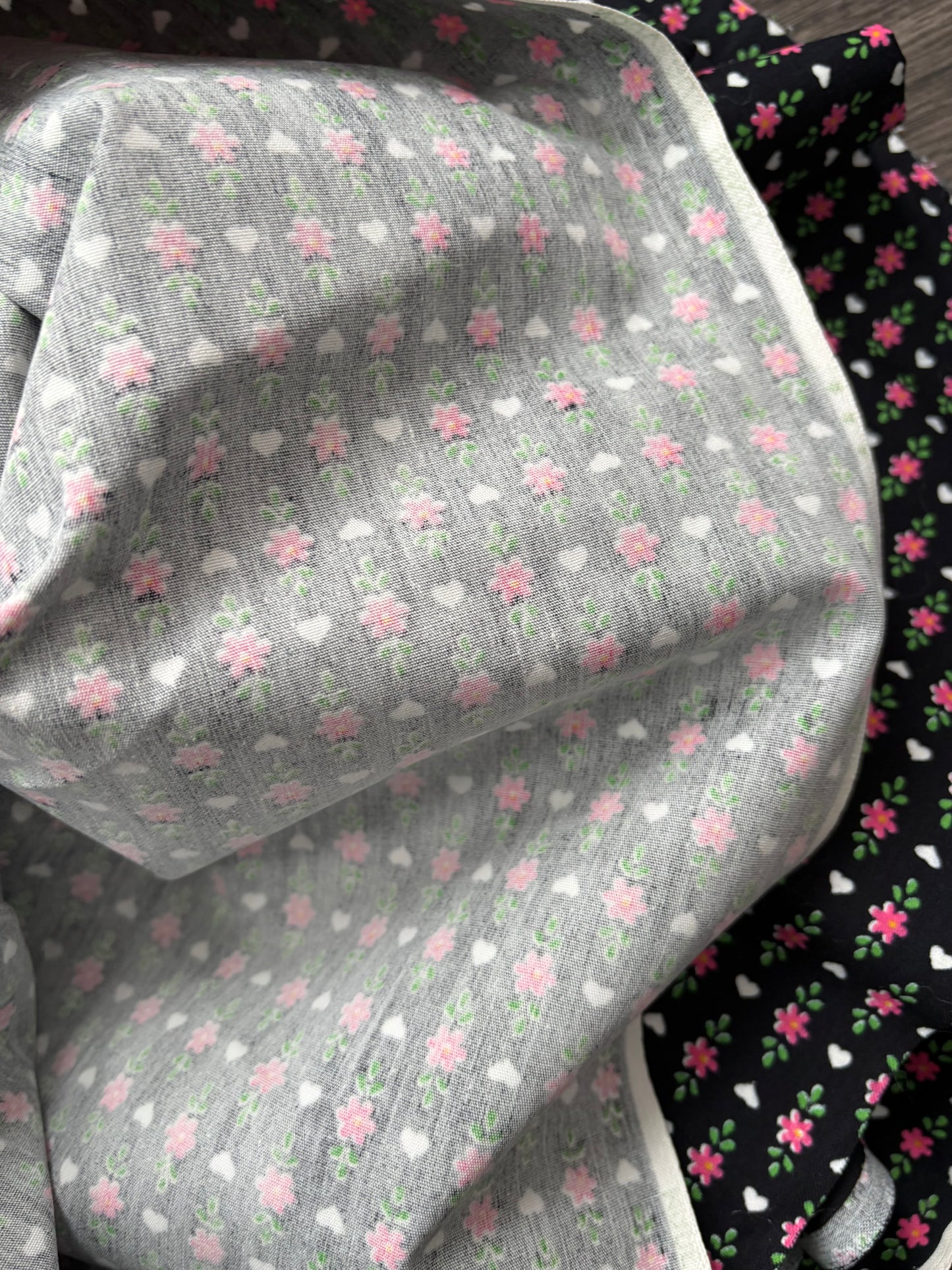 FLOWER & HEART FABRIC 70" x 36"