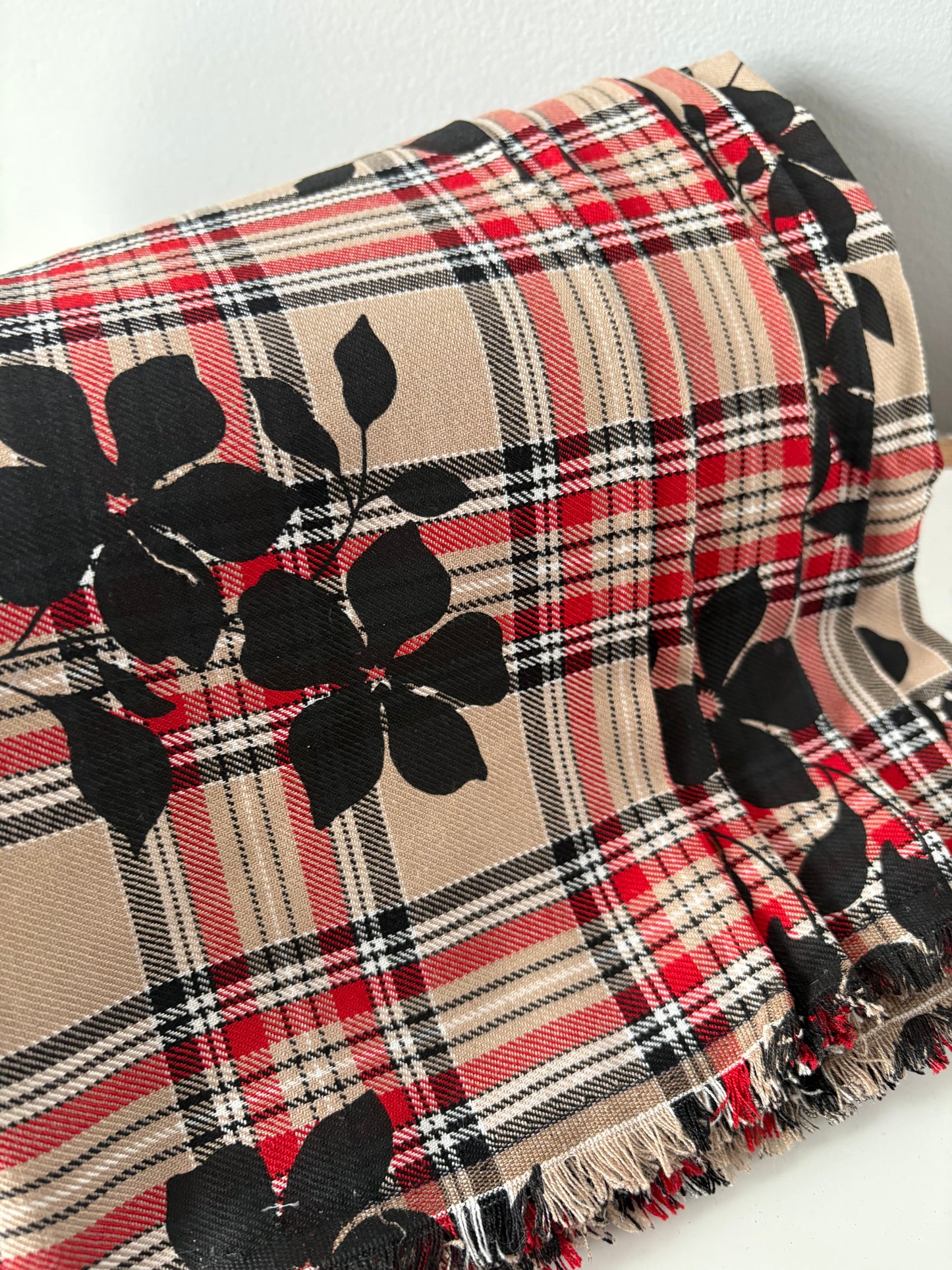 PLAID FLORAL FABRIC 30" x 280"