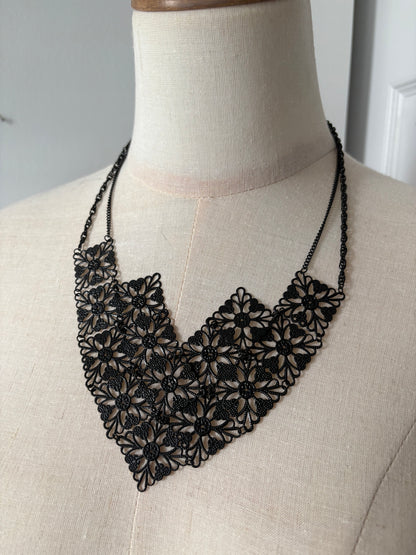 BLACK FLORAL STATEMENT NECKLACE
