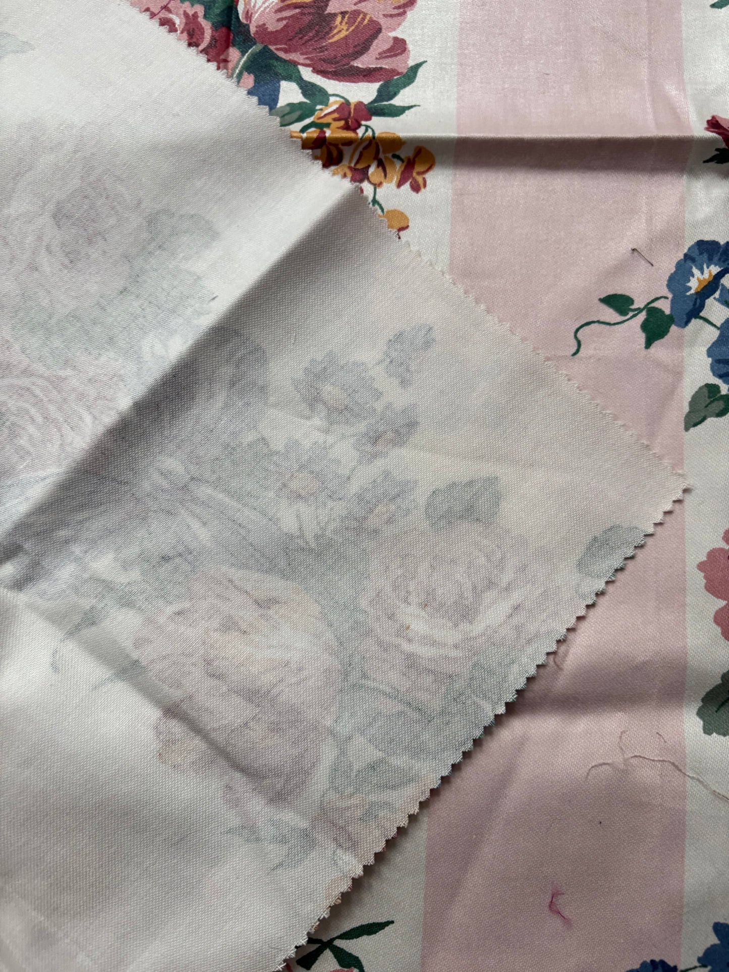 FLORAL FABRIC REMNANT 26" x 26"