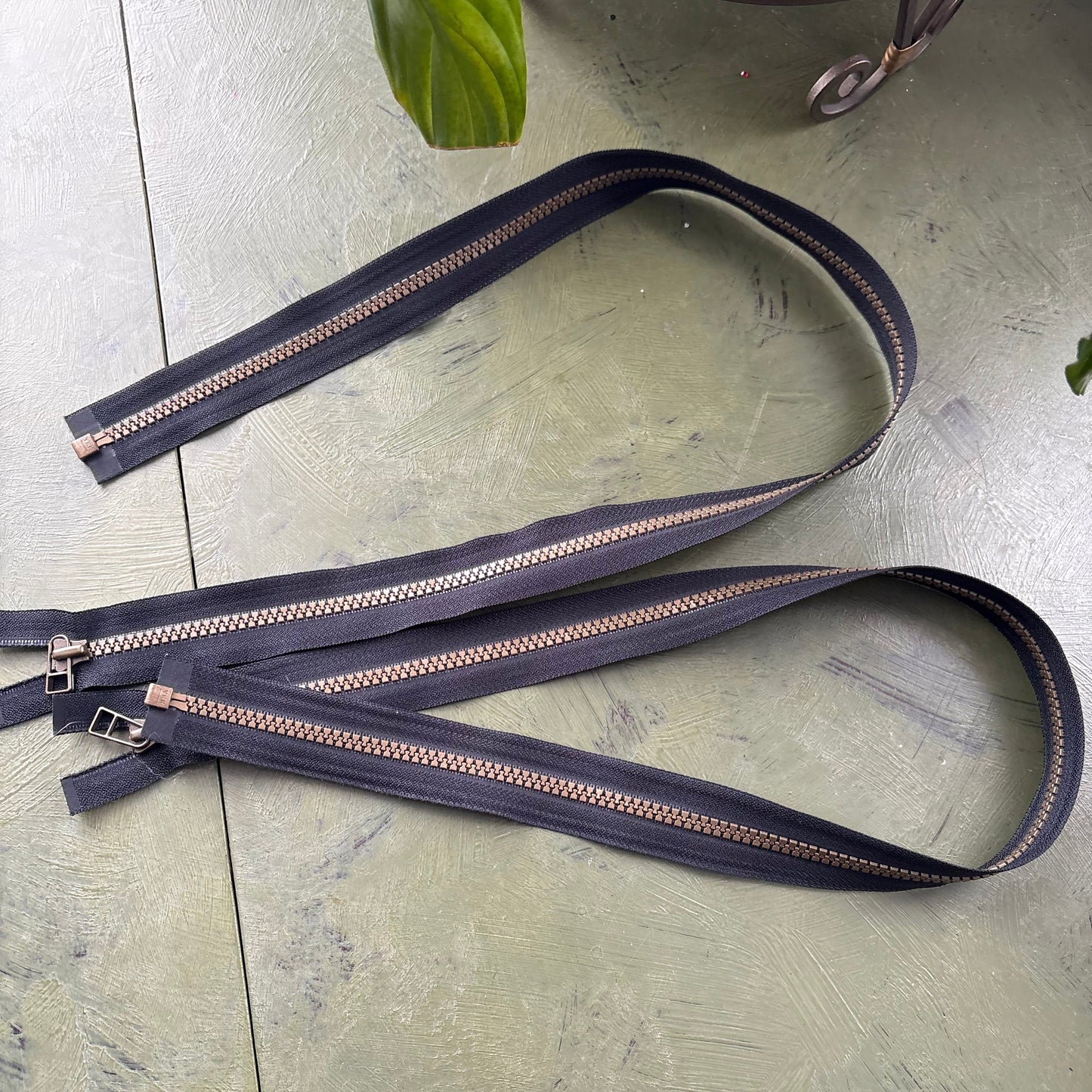29" BLACK ZIPPERS