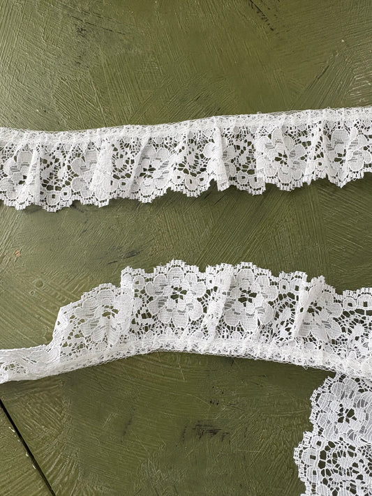 WHITE RUFFLE LACE TRIM - by the meter
