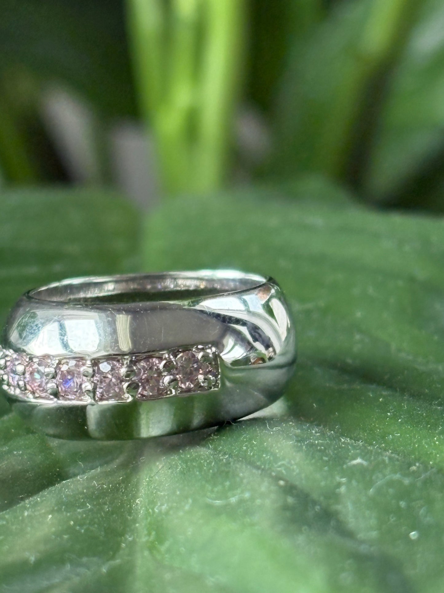 SWAROVSKI CRYSTAL RING - SZ. 5.5