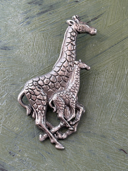 GIRAFFE BROOCH