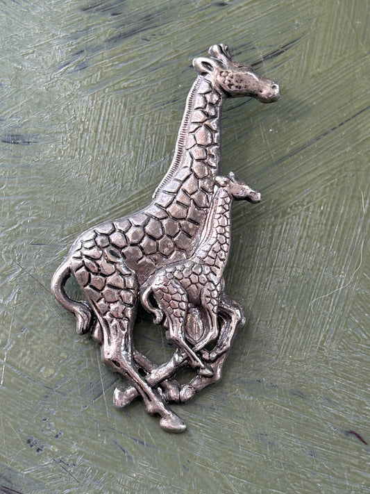 GIRAFFE BROOCH