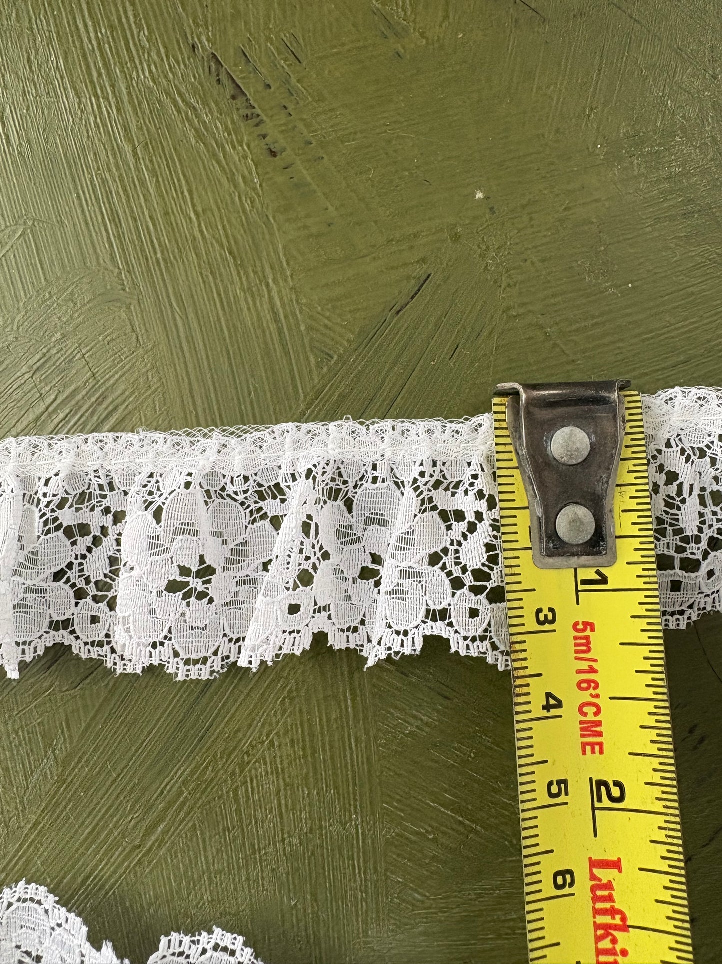 WHITE RUFFLE LACE TRIM - by the meter