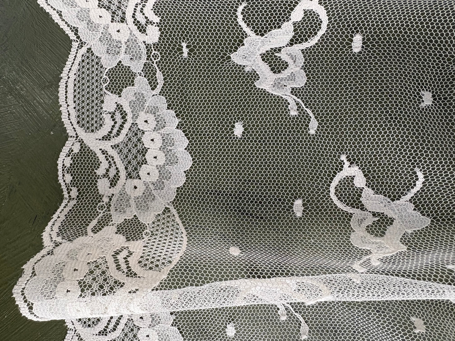 WHITE LACE - 10" x 2m