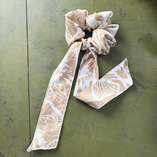 HOLLY SATIN BOW SCRUNCHIE