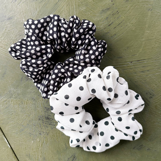 MINI POLKA DOT SCRUNCHIE
