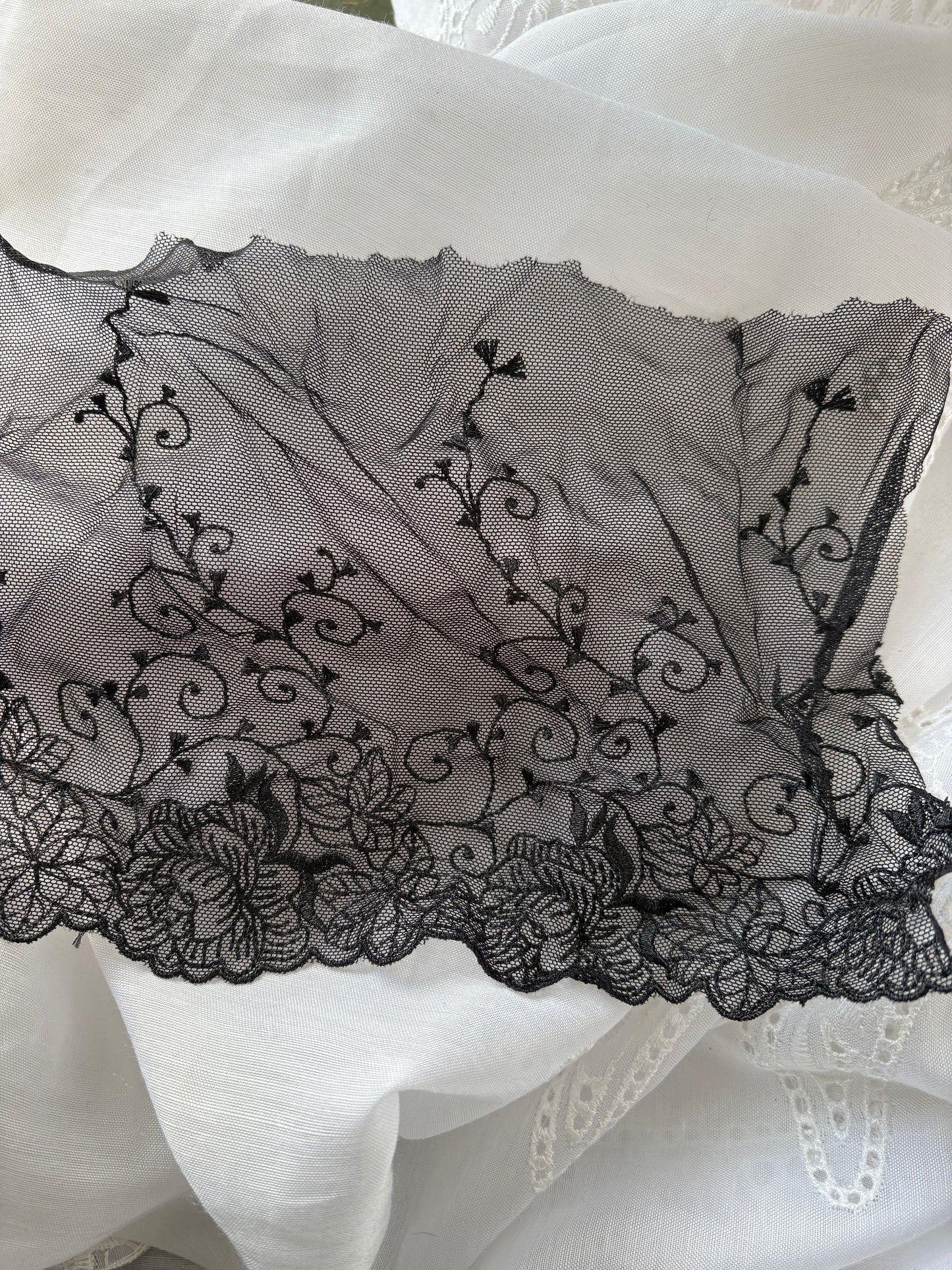 BLACK LACE TRIM - 7" x 28"