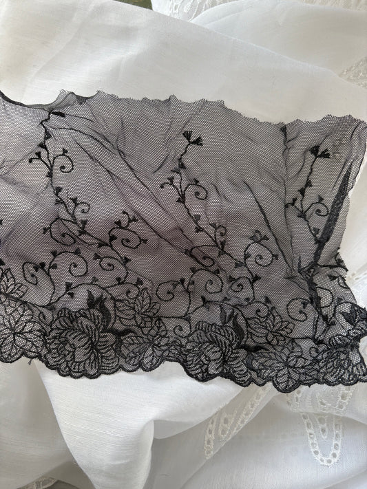 BLACK LACE TRIM - 7" x 28"