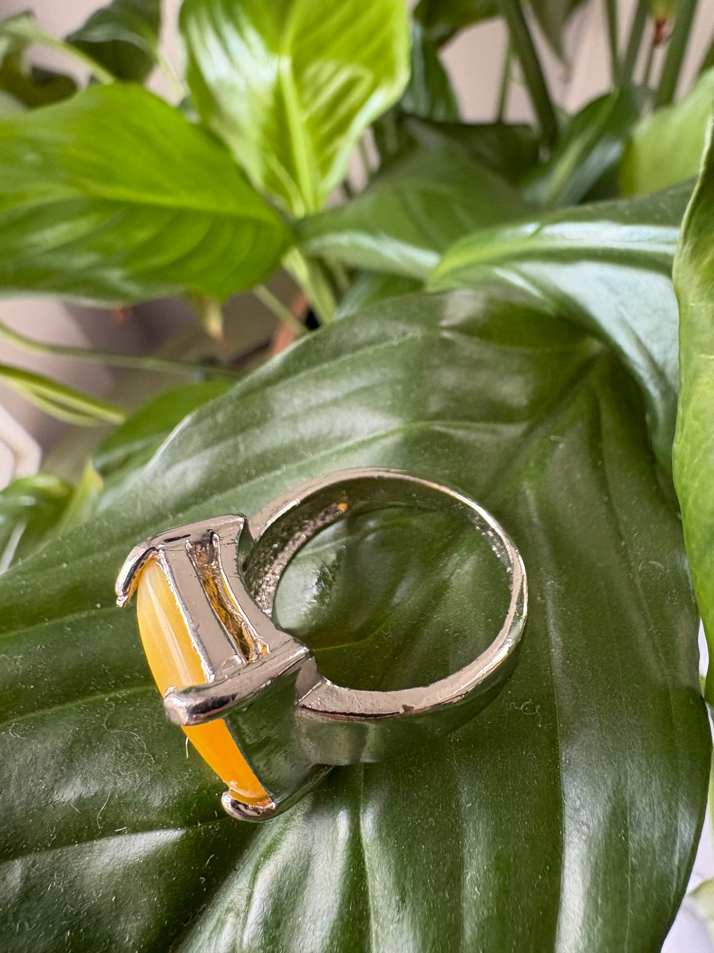 GOLDEN STONE RING - SZ. 8.5
