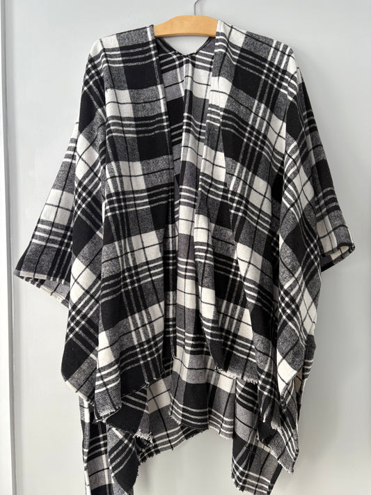 B/W PLAID PONCHO