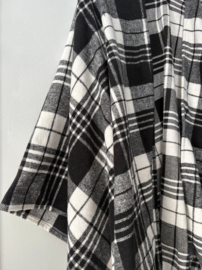 B/W PLAID PONCHO