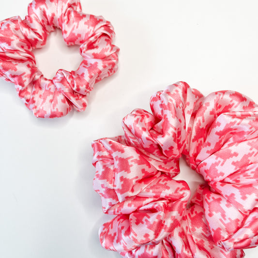BUBBLEGUM SATIN SCRUNCHIE