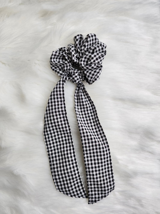 B&W GINGHAM BOW SCRUNCHIE